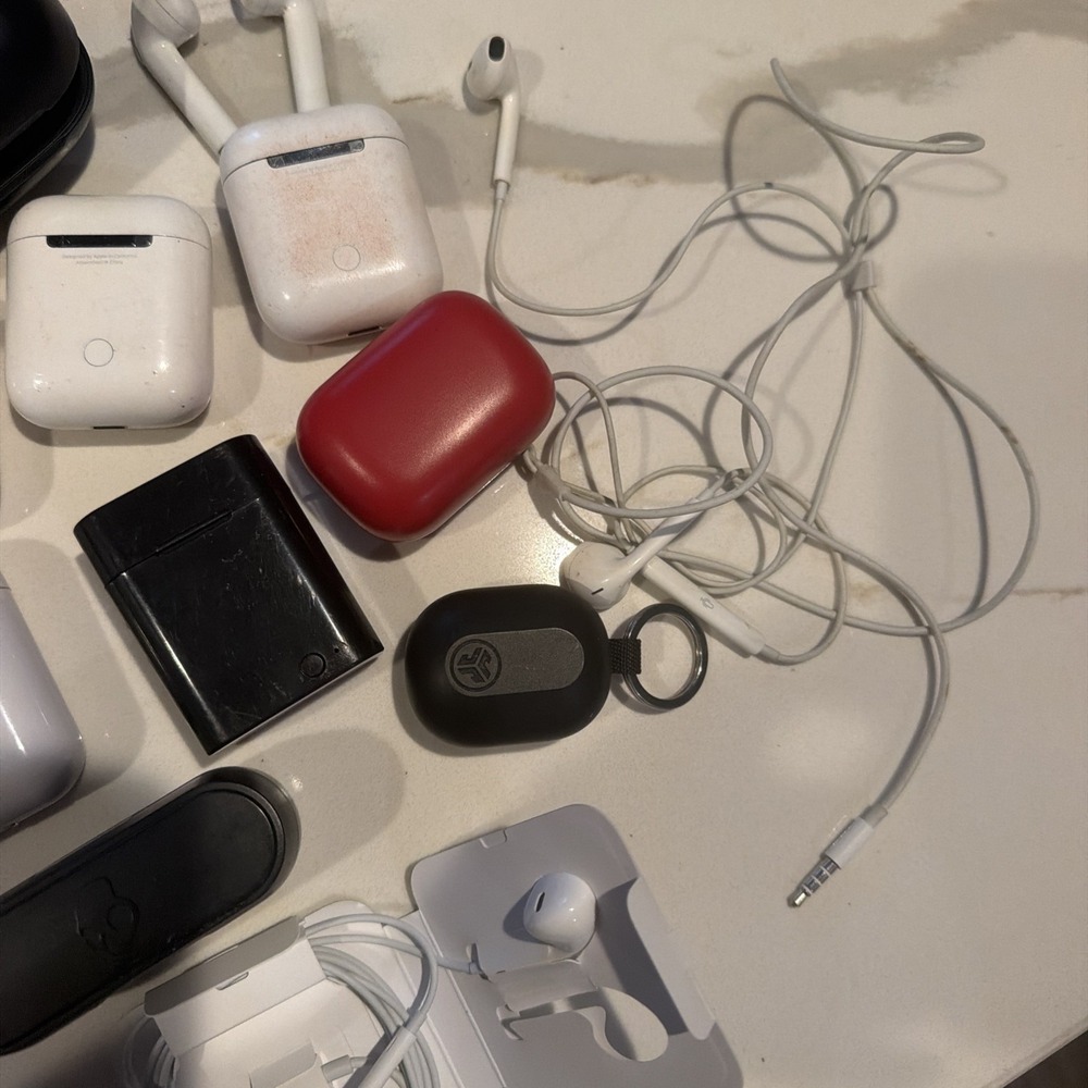 1+ LB Earbuds Headphones Cases Beats JLab Skullcandy Apple Style UNTESTED Lot - Picture 3 of 12